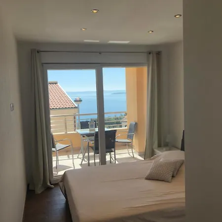 Lux Lara Baska Voda