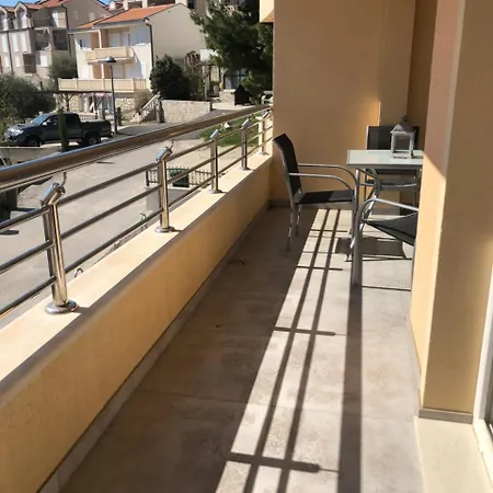 Lux Lara Baska Voda